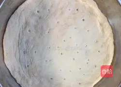 Illustration of how to make shrimp and bacon pizza 2