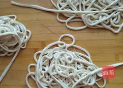 Illustration of how to pull slivers and plate noodles 9