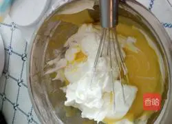 Illustration of how to make chiffon cake without mistakes 5