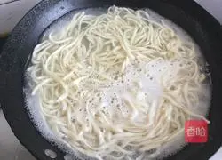 Illustration of how to make braised noodles with chives, tomatoes and eggs 14