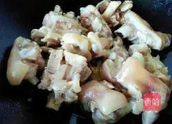 Illustration of Braised Pork Feet 6