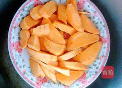 Illustration of how to make sweet potato, glutinous rice and pearl meatballs 3