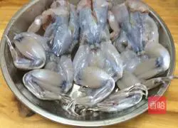 Illustration of how to cook bullfrog 1