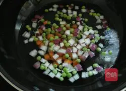 Illustration of how to make ham and cheese pizza 3