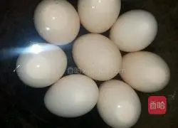 Illustration of how to make braised eggs with spices 1