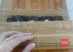 Illustration of how to make tuna sushi 11