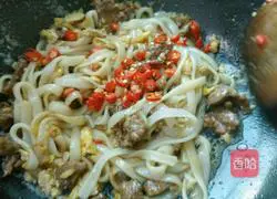 Illustration of how to make beef fried rice noodles 9