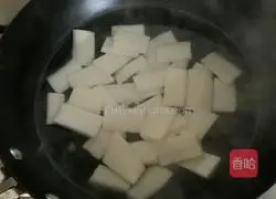 Illustration of how to make sesame and osmanthus yam tablets 6