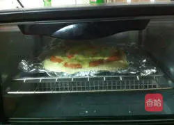 Pictures of making sausage pizza 8