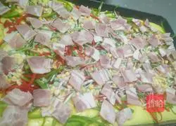 Illustration of how to make bacon and vegetable pizza 11