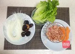 Illustration of how to make vegetable spring rolls 1