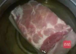 Illustration of how to make steamed pork with soy sauce powder 1