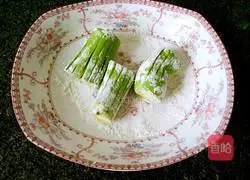 Illustration of how to make chrysanthemum and eggplant in tomato sauce 4