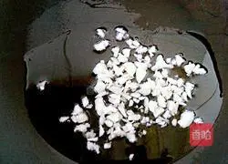 Illustration of how to make sweet and sour lotus root cubes 5