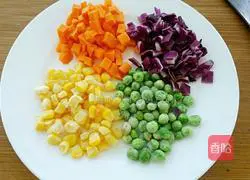 Illustration of how to make classic vegetable salad 1