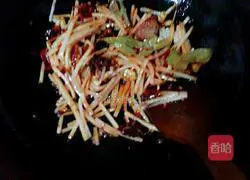 Illustration of how to make spicy fish with winter bamboo shoots 4