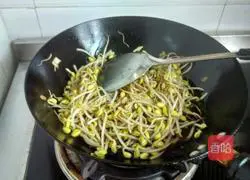 Illustration of making braised noodles 5