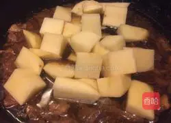 Illustration of how to make curry beef stewed with potatoes 5