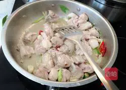 Mushrooms and oyster sauce stewed Chicken Recipe Illustration 6