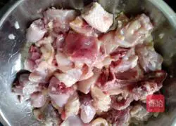 Illustration of how to make braised chicken with mushrooms 1