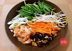 Illustration of how to make quick-fried rice noodles 1