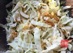 Illustration of how to make fried rice noodles with shrimp and eggs 3