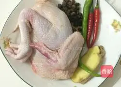 Illustration of how to make braised black bean chicken in the Fast and Furious version 1