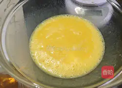 Illustration of how to make meat floss and seaweed cake rolls 1