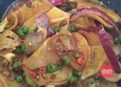 Illustration of how to make dry pot potatoes 11