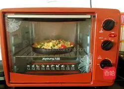 Illustration of how to make instant noodle pizza 11