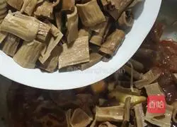 Illustration of braised beef with dried bamboo shoots 10