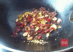 Illustration of how to make spicy fish cubes 5