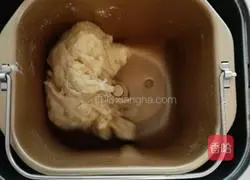 How to make bread machine smoked salmon pizza (barbecue pizza) Illustration 1