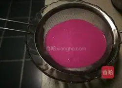 Illustration of how to make dragon fruit and coconut flavored glutinous rice cake 7