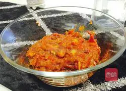 Illustration of how to make pizza sauce 11