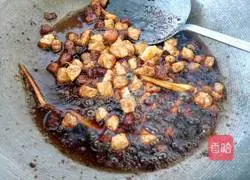 eight Illustration of how to make Bao Chili Sauce 7