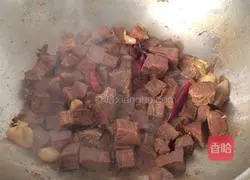 Illustration of how to make beef cubes 10