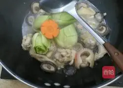 Illustration of how to make braised chicken wings with black mushrooms 8