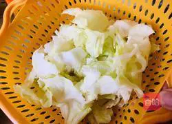 Illustration of how to make lotus white fungus with oily meat 4
