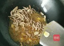 Illustration of how to make fried shredded pork with dried fungus and tofu 6