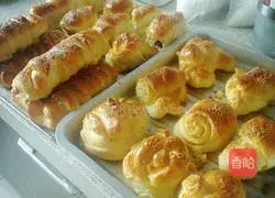 Illustration of how to make fancy buns 6