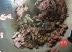 Illustration of how to make shredded pork with double flavor Beijing sauce 17