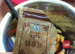 Braised pig trotters Illustration of how to make chicken feet 11