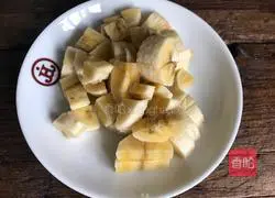 Illustration of how to make fruit tree birthday cake 8