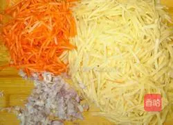 Illustration of how to make pan-fried potato pancakes 2