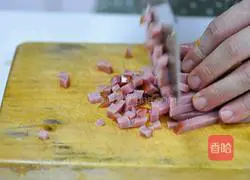 Illustration of how to make kimchi cheese baked rice 1