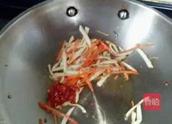 Illustration of how to make fried rice noodles with parsley 6