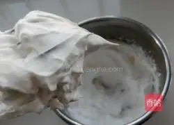 Illustration of how to make six-inch chiffon cake 8