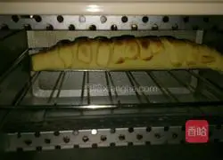 Illustration of how to make coconut-flavored banana golden worm bread 6