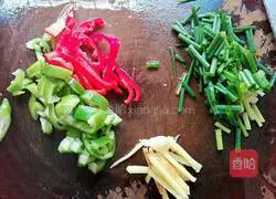 Illustration of how to cook donkey blood with chili pepper 1